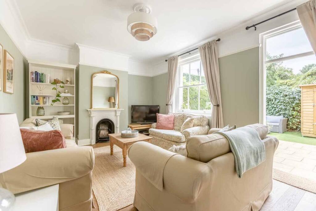 Horton Road, Datchet, SL3 photo 2