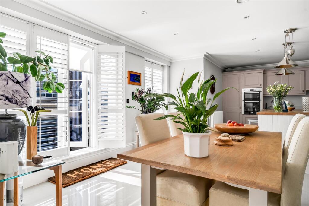Apartment in Dorchester, Poundbury - More