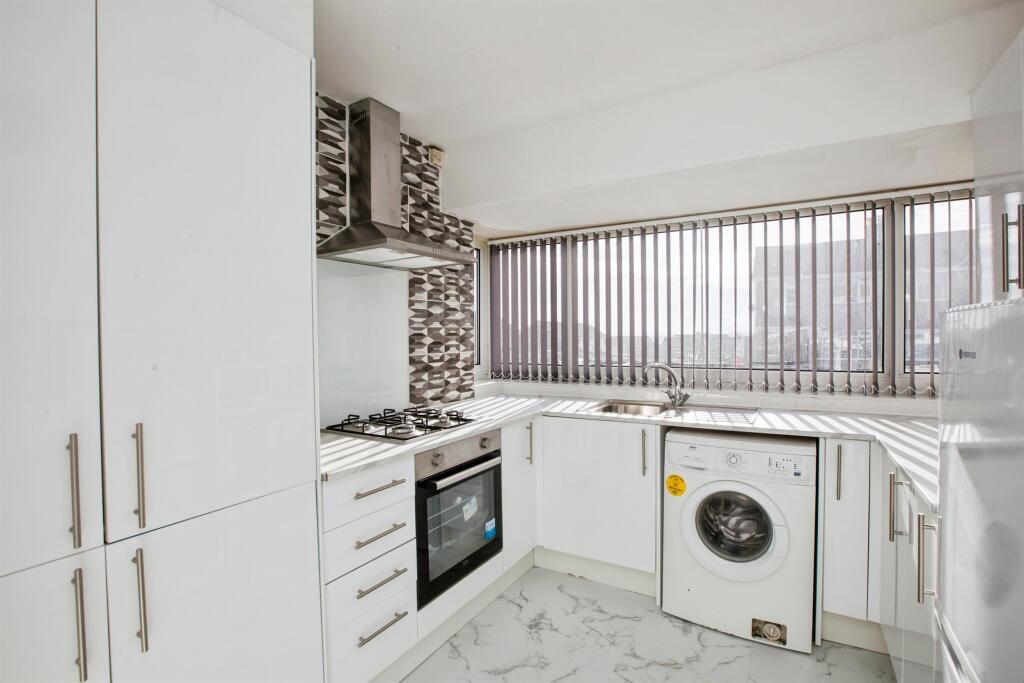 House in Calderdale, Illingworth - View 2