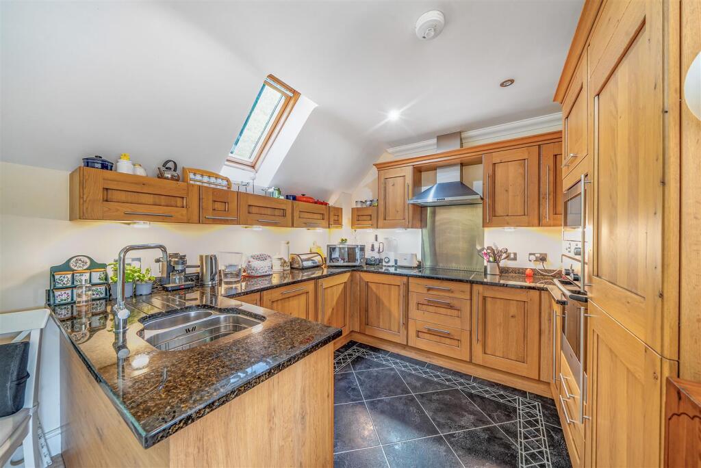 Dunwood Court, Sherfield English, Romsey, Hampshire photo 5