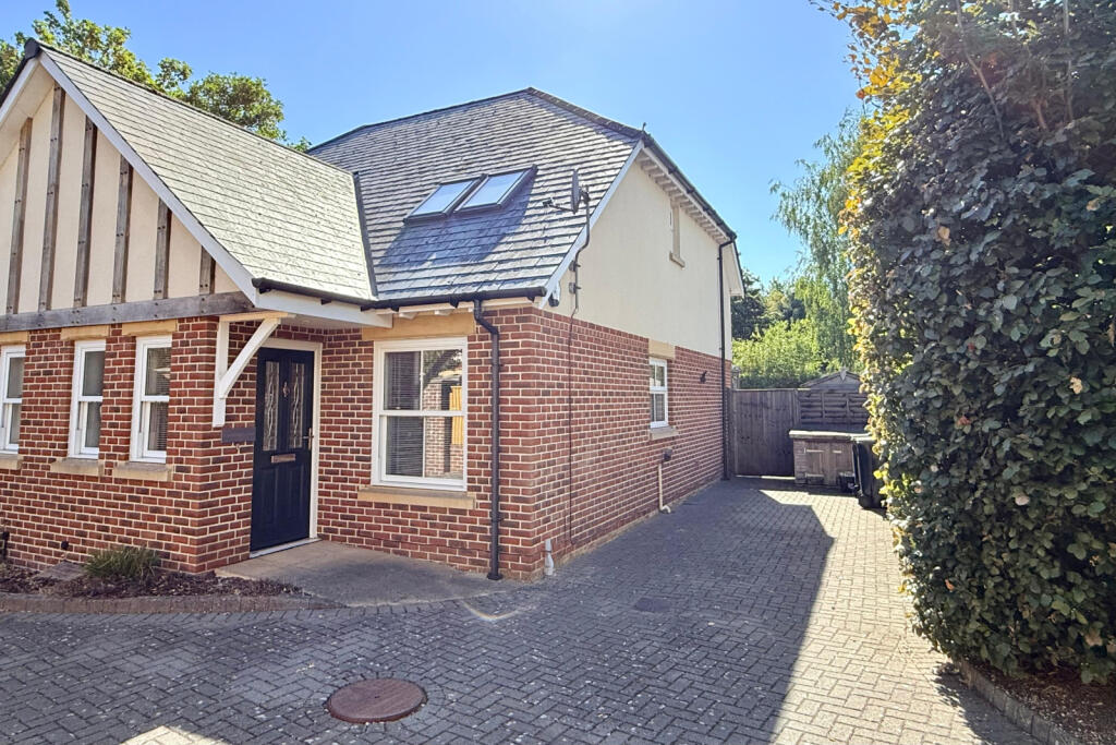 Main image of property: Hunters Lodge, 154 Southampton Road, BH24 1JF