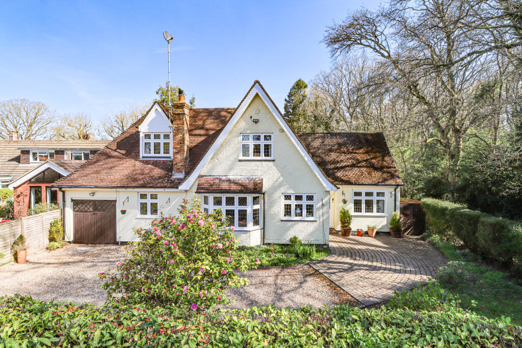 House in Studham, Central Bedfordshire