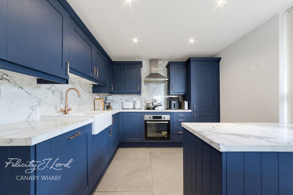 Main image of property: Galaxy Building, Crews Street, London, E14