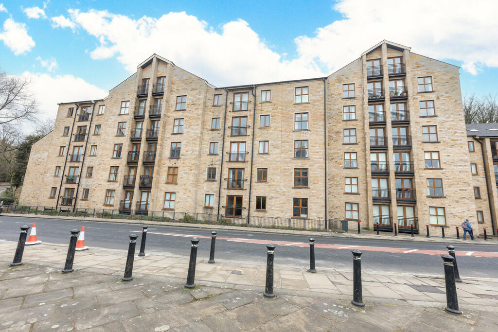 1-bed flat on Lune Square, Lancaster, £110,000