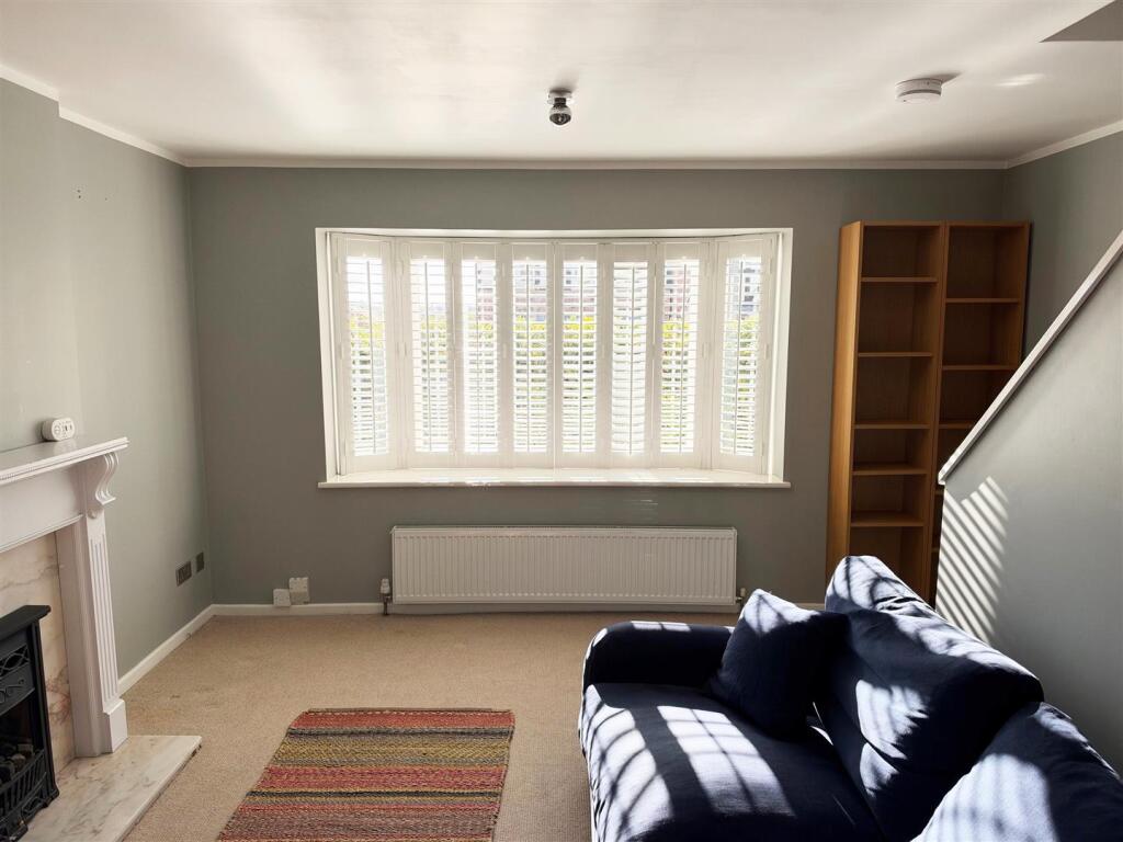 Woodside Avenue, Meanwood, Leeds, West Yorkshire. photo 4
