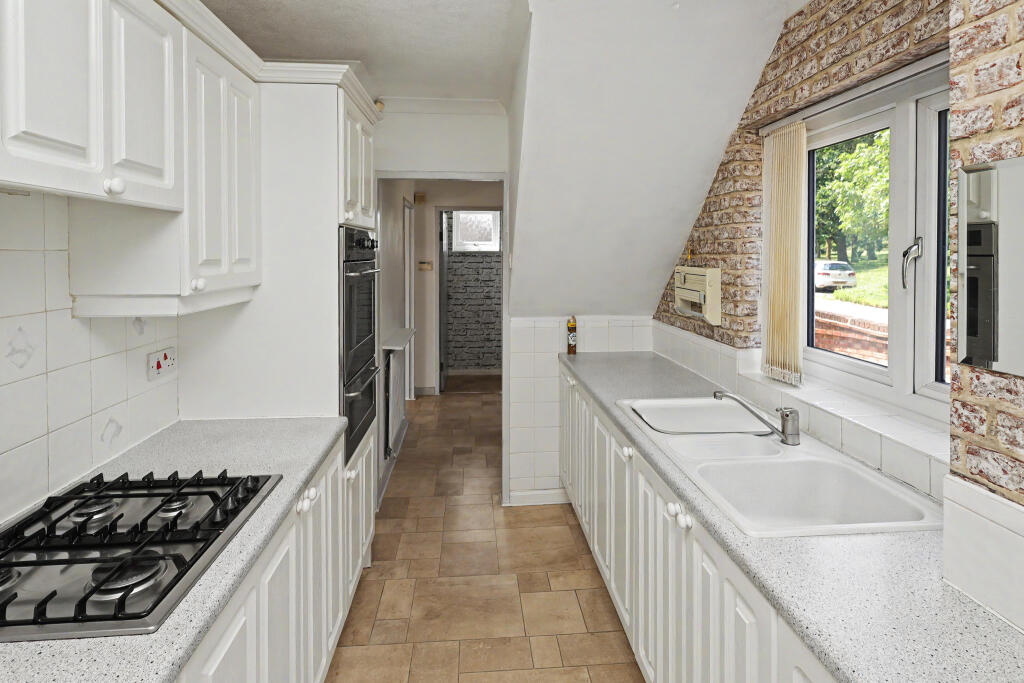 House in Southend-on-Sea - View 3