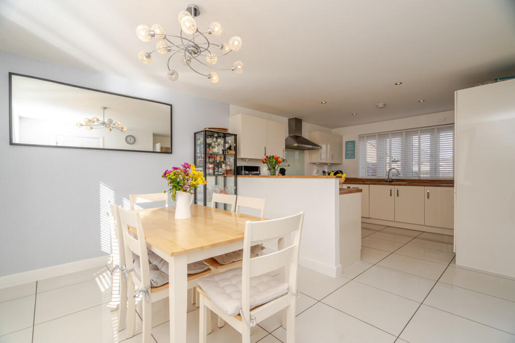 House in Milton Keynes, Broughton Gate, Broughton and Milton Keynes - View 2