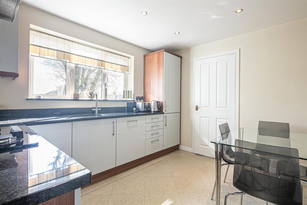 28 Totley Hall Drive, Totley, S17 4BB photo 4