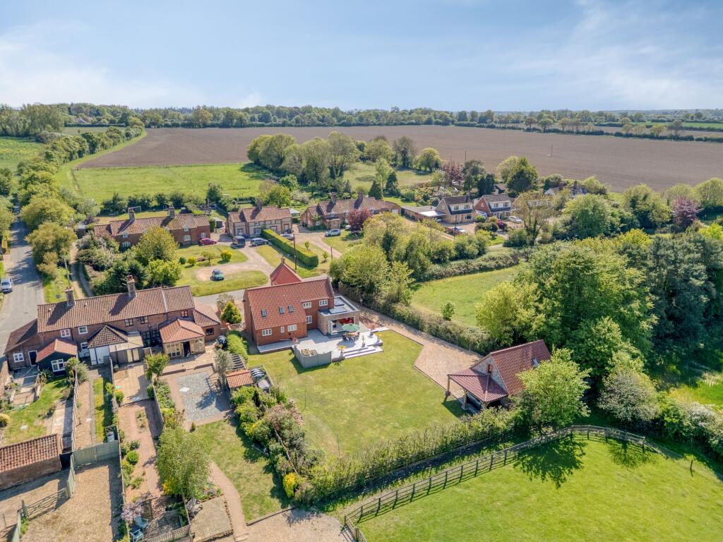 Detached Home Framed by Open Countryside in Weasenham photo 4