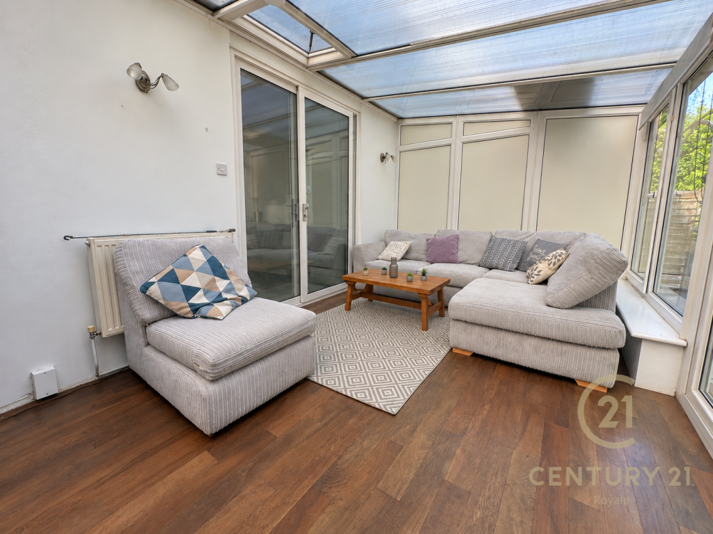 House in Kingston upon Thames - More