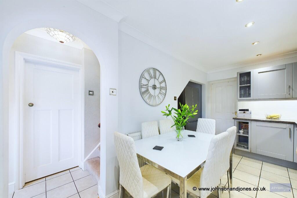 Barker Road, Chertsey, Surrey, KT16 photo 4