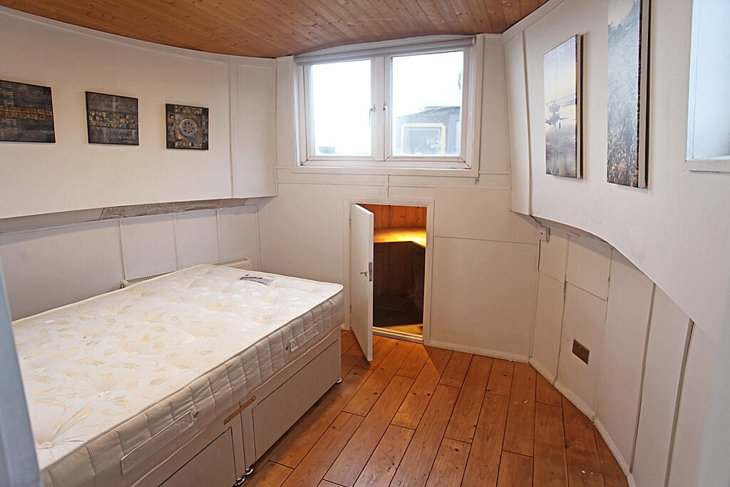 Apartment in Castle Point, Canvey Island - View 4