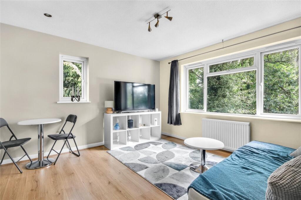 Howorth Court, Blewburton Walk, BRACKNELL, RG12 photo 5