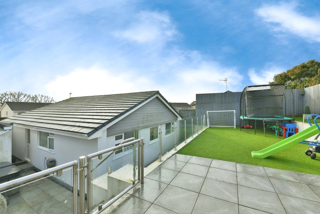 Hobbs Crescent, Saltash photo 3