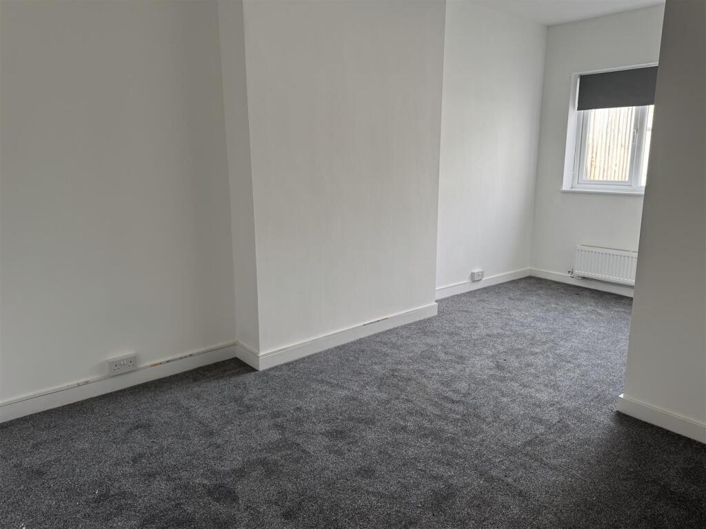 Apartment in Southend-on-Sea - View 5