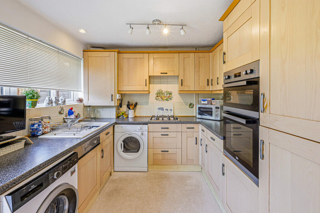 Yale Way, Hornchurch, RM12 photo 4