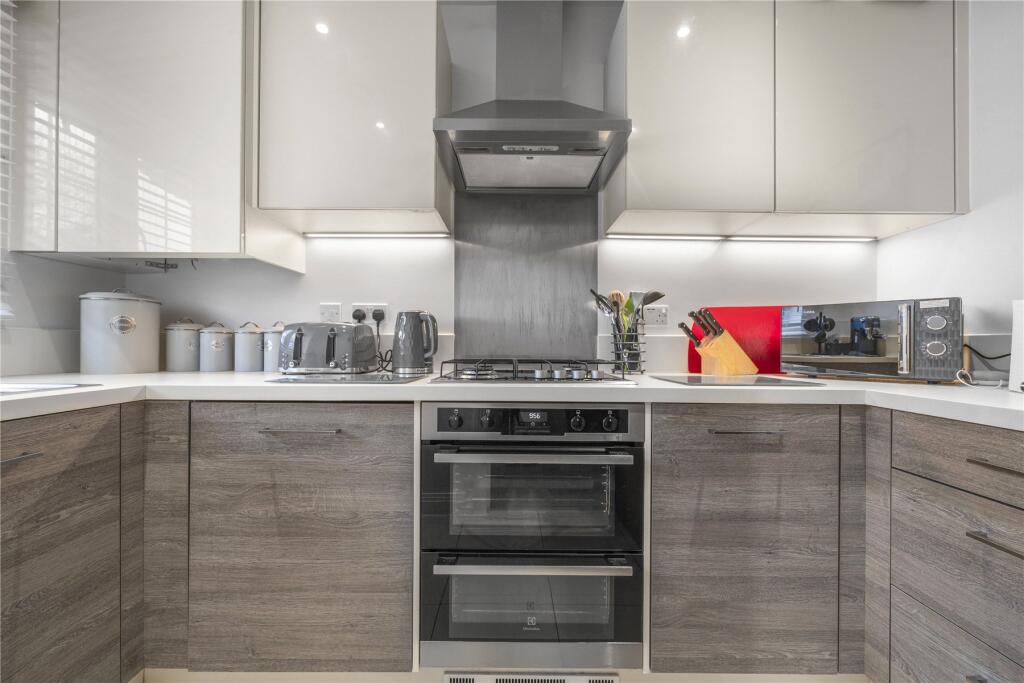 House in Woking, Brookwood - View 4