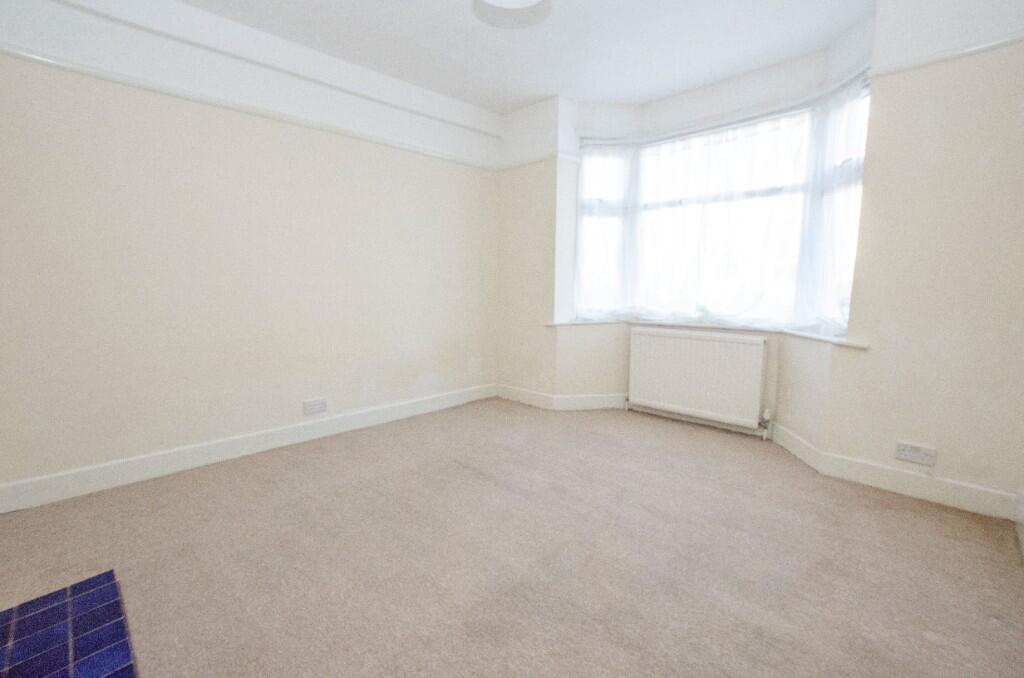 Cornwall Crescent, Southampton, Hampshire, SO18 photo 3