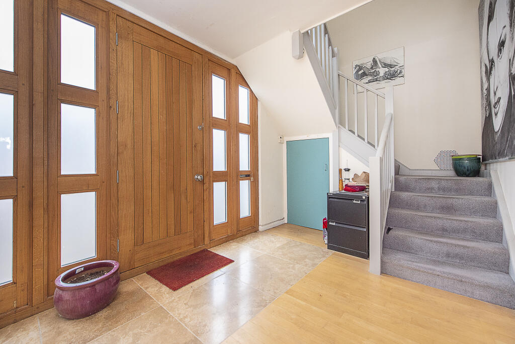 Cader Road, London, SW18 photo 2