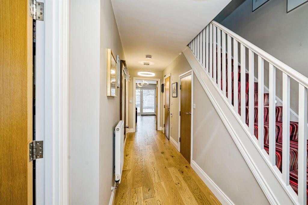 House in Slough, Burnham - View 2