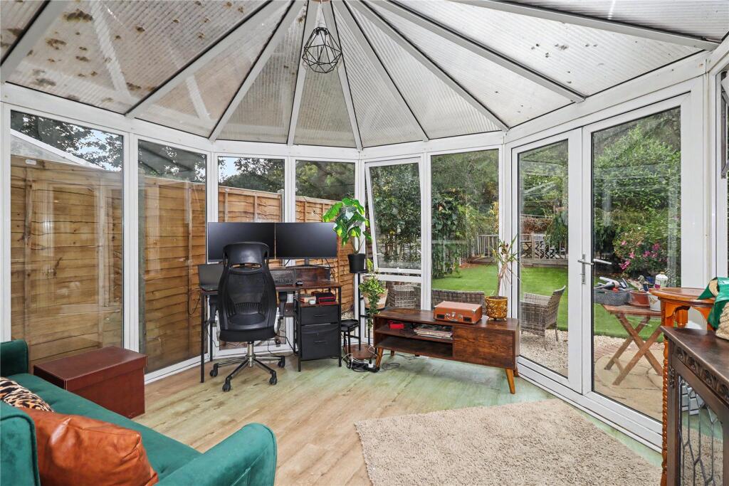 House in Woking, Surrey - View 5