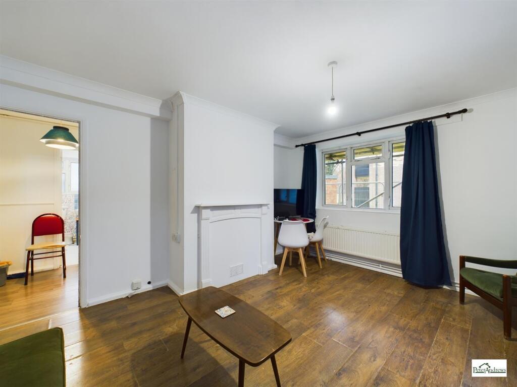 Chigwell Road, London photo 2