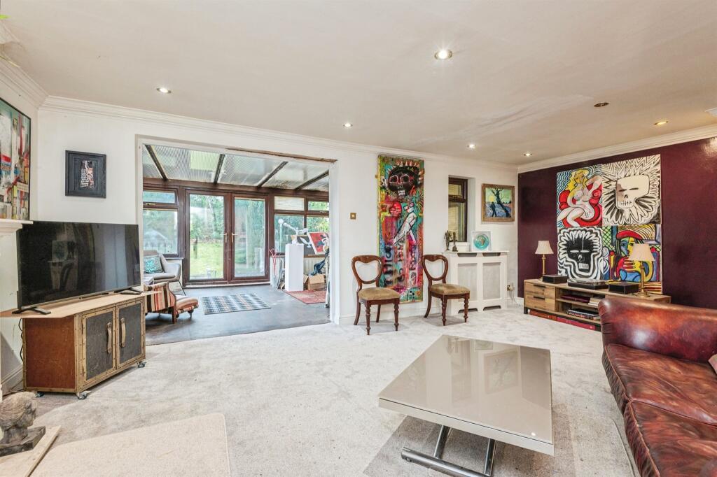 House in Wakefield - View 2