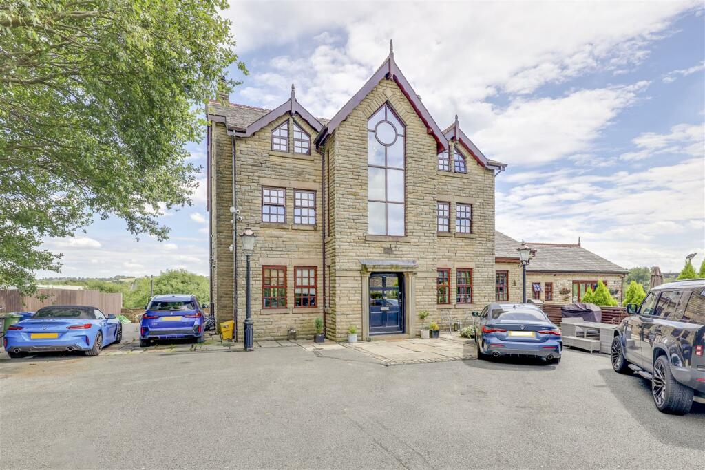 House in Bury, Greater Manchester - View 4