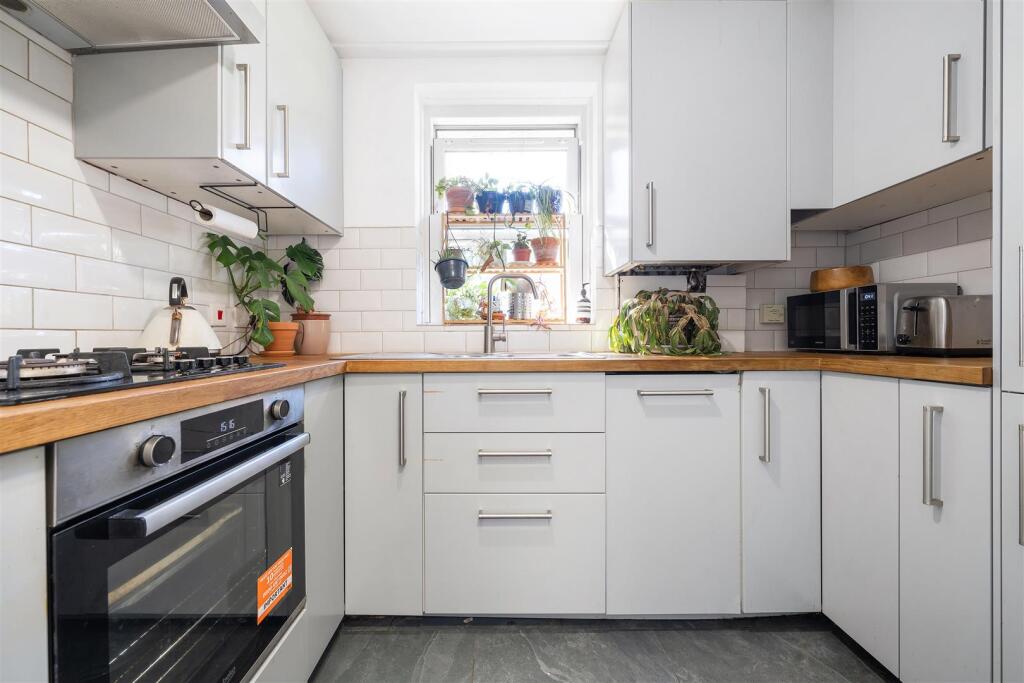 Apartment in London, Hainthorpe Estate, West Norwood - View 2