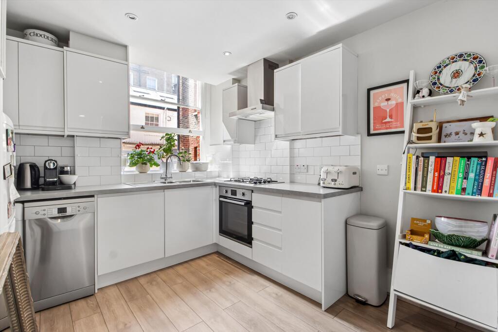Apartment in London - View 5