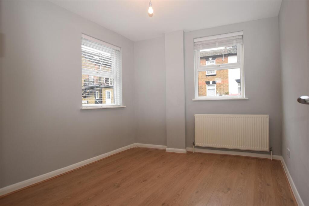 Apartment in Watford, North Watford - More