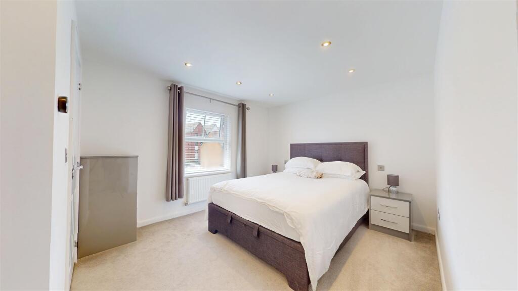 House in Milton Keynes, Fairfields - View 6