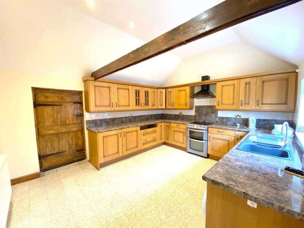 House in Stoke-on-Trent - View 2