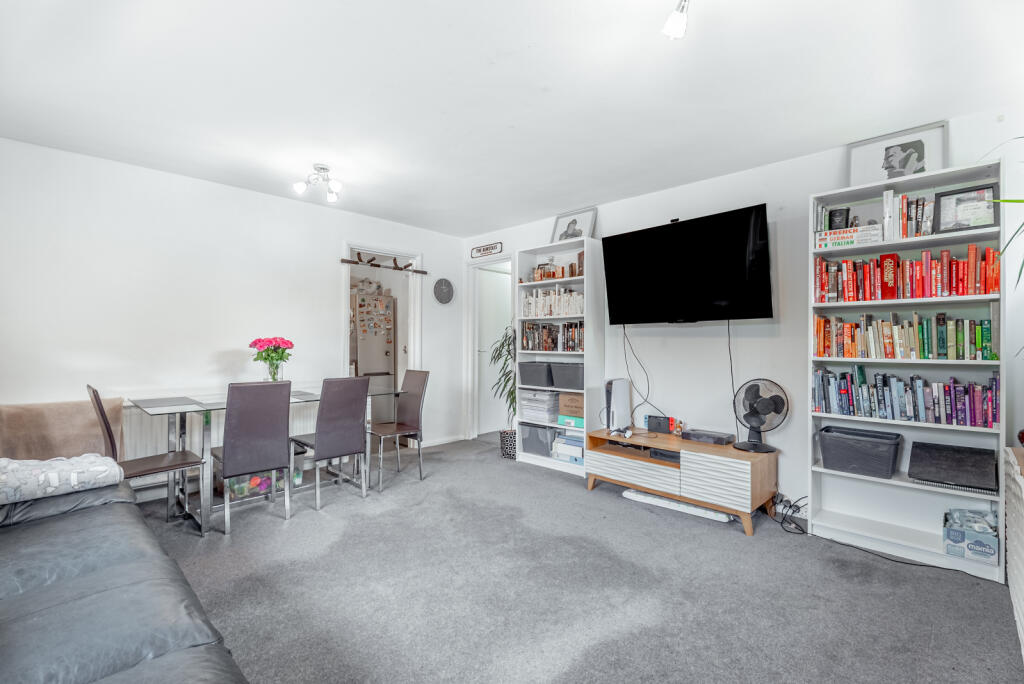 Apartment in St Albans, Harpenden - View 5