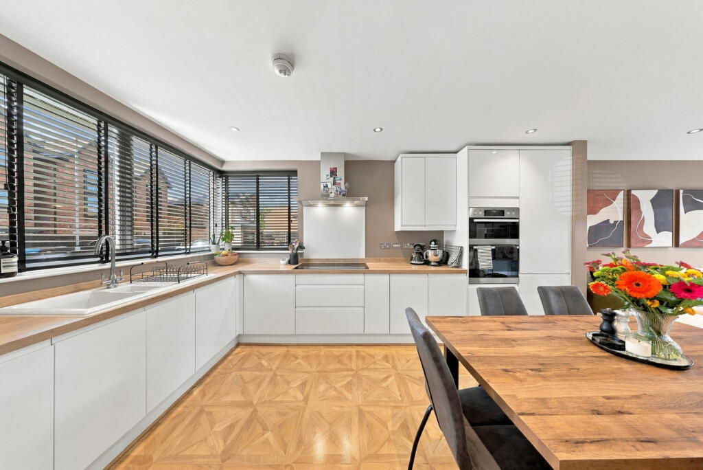 House in Salford, Greater Manchester - View 4