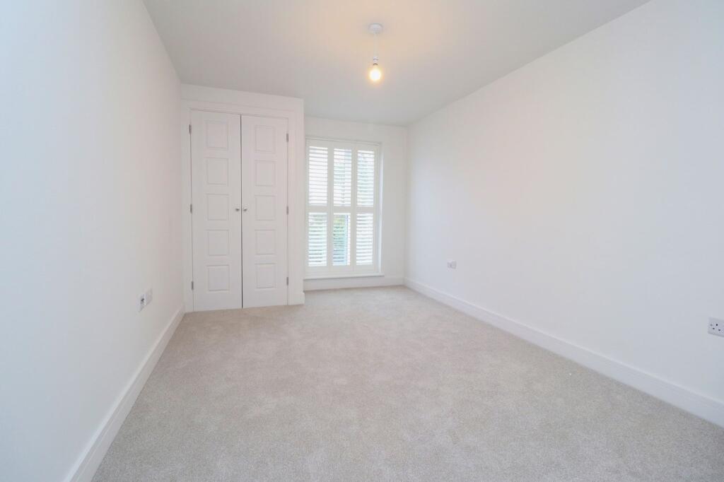 Apartment in Gloucester - View 4