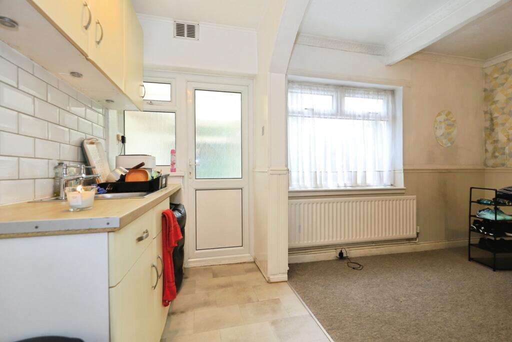 House in Wolverhampton, Sedgemoor Park, Woodcross - More