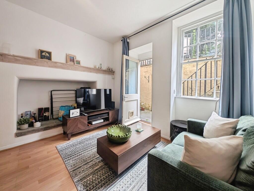 Apartment in Bath, Walcot - View 3