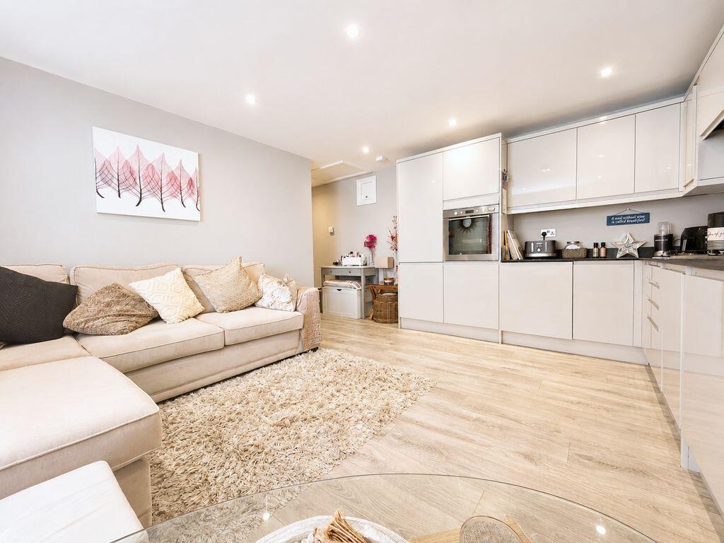 Apartment in Hazlemere - Stunning Apartment, Hazlemere - View 5