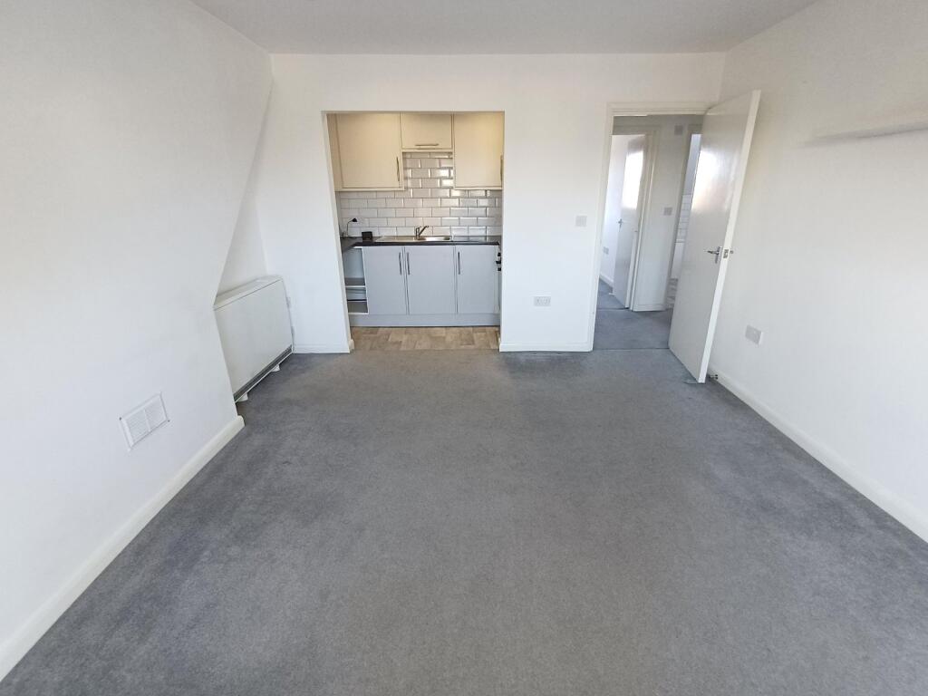 Apartment in Herne Bay, Hunter's Forstal, Mickleburgh Hill - View 2