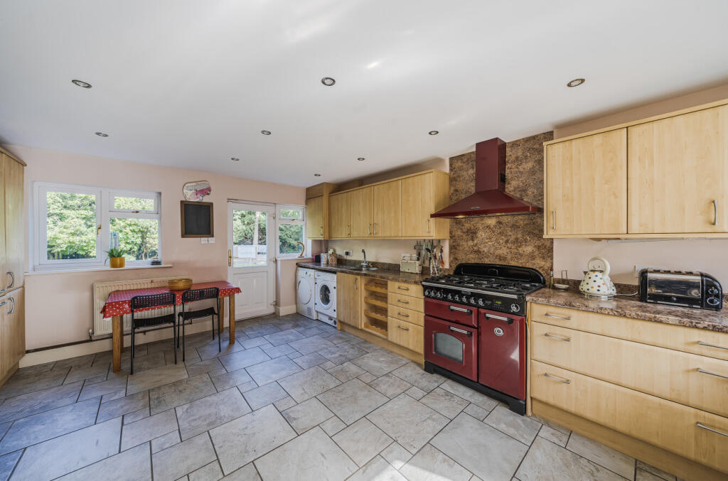 Hutwood Road, Chilworth, Southampton, Hampshire, SO16 photo 3