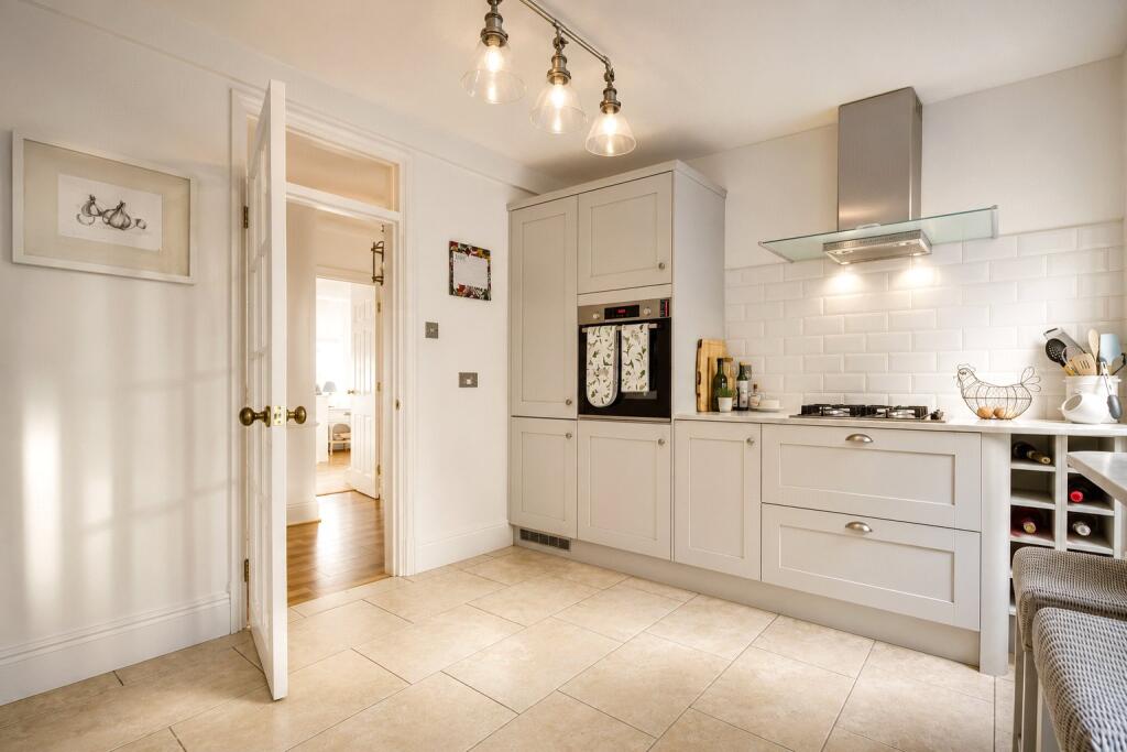 Apartment in Waverley, Haslemere - More