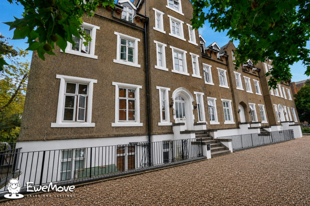 Apartment in Slough - View 2