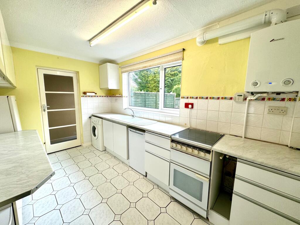 Cloche Way, Upper Stratton, Swindon photo 3