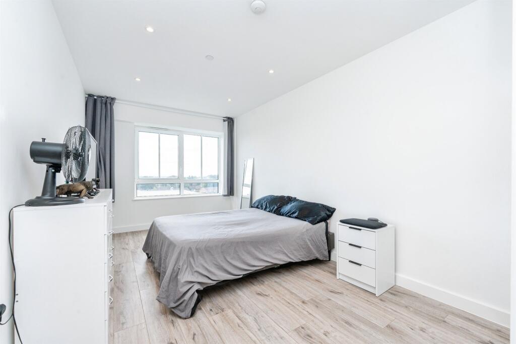 Apartment in Watford, Hertfordshire - More