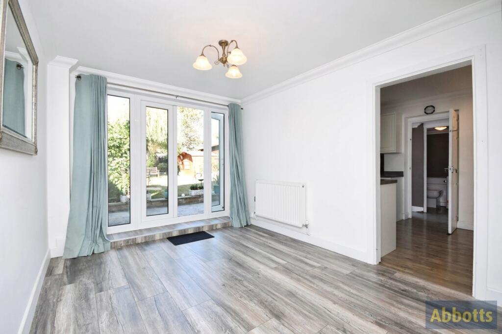 House in Southend-on-Sea - More