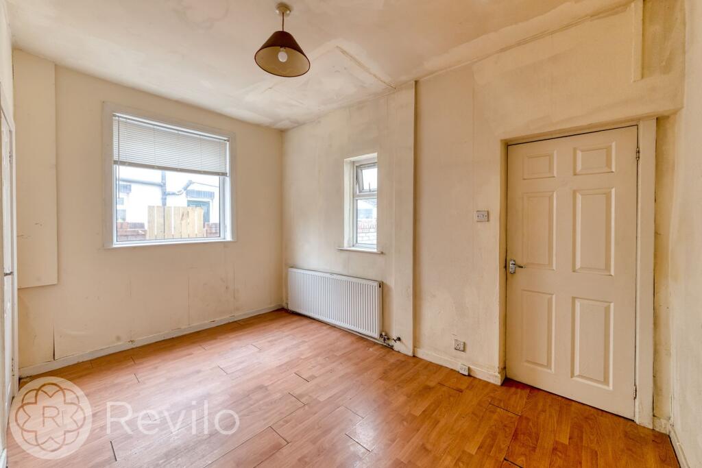 House in Oldham, Greater Manchester - View 5
