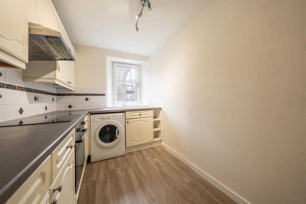 Apartment in Perth - View 4