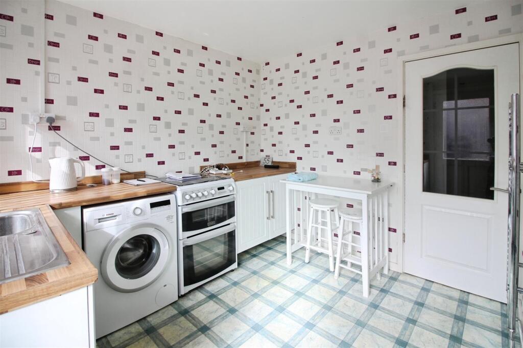 House in Leeds, Whinmoor - View 5