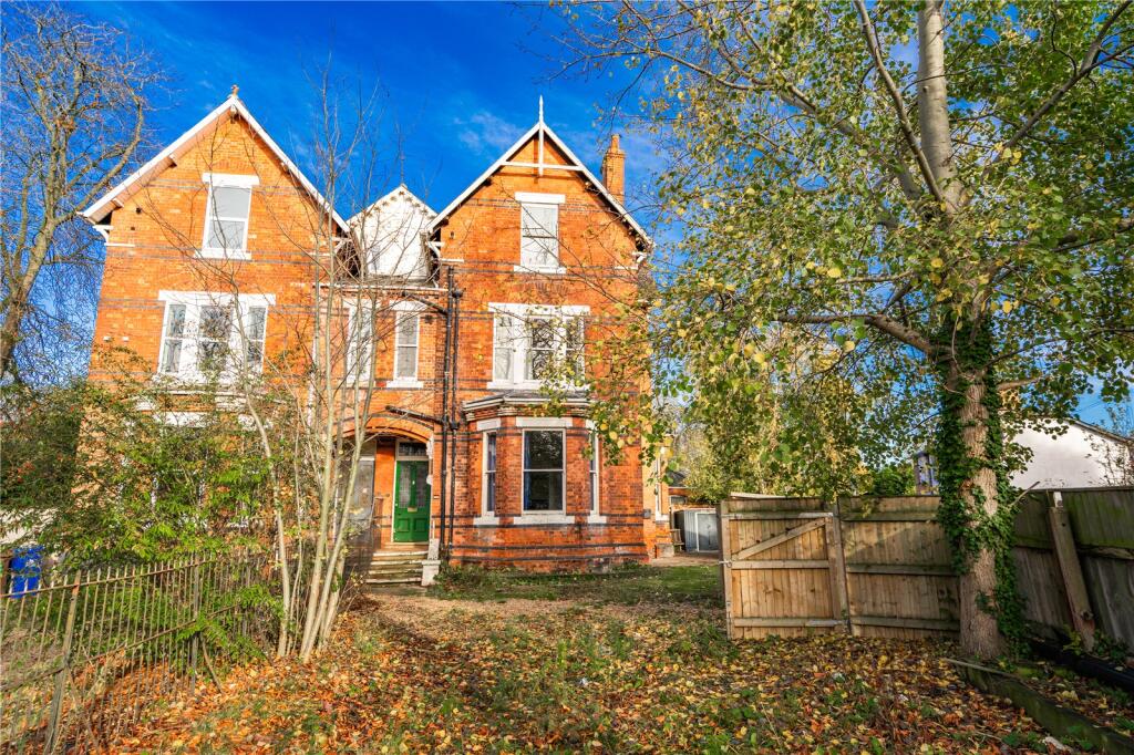 4-bed semi-detached on Brighowgate, Grimsby, Lincolnshire, DN32, £260,000